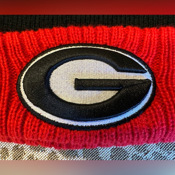 NWT UGA Georgia Bulldogs Pom Beanie with Logo~OS~Black w White Stripe~$35 - Picture 3 of 11